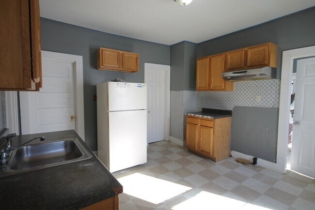 254 Oakland St-Unit -2 in Springfield, MA - Building Photo - Building Photo