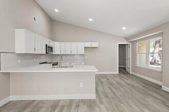 1240 Maryland Dr in Ladson, SC - Building Photo - Building Photo