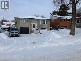 212 Holborn Dr in Kitchener, ON - Building Photo