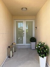 15022 SW 143rd Ter in Miami, FL - Foto de edificio - Building Photo