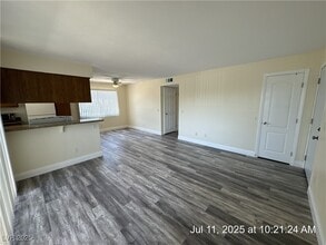 7200 W Pirates Cove Rd in Las Vegas, NV - Building Photo - Building Photo