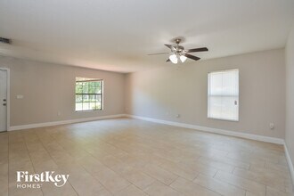 932 Fallbrooke Ave in Deltona, FL - Foto de edificio - Building Photo