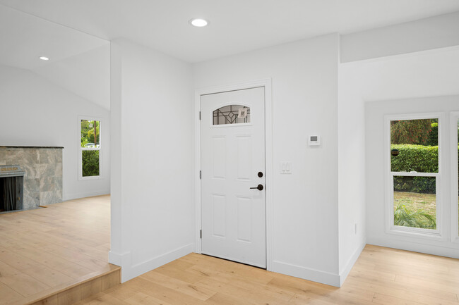 1546 Glenwood Rd in Glendale, CA - Foto de edificio - Building Photo
