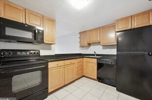 2001 Hamilton St, Unit 1207 in Philadelphia, PA - Building Photo