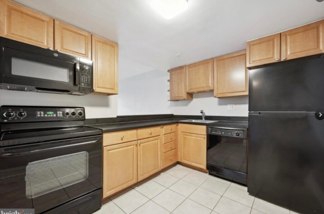 2001 Hamilton St, Unit 319 in Philadelphia, PA - Building Photo