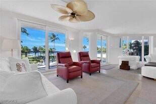 4901 Gulf Shore Blvd N in Naples, FL - Building Photo