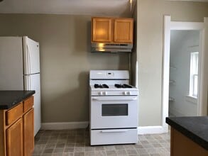 2370 S Woodward St, Unit UPPER in Milwaukee, WI - Foto de edificio - Building Photo