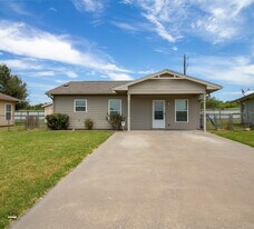 33 Grant Gill Ln in Wichita Falls, TX - Building Photo