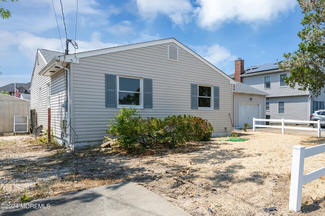 205 S Shore Dr in Toms River, NJ - Building Photo - Building Photo