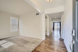 5742 S Flat Rock Way in Aurora, CO - Building Photo - Building Photo