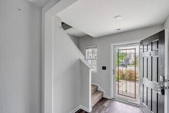 736 Frosty Way in Zebulon, NC - Foto de edificio - Building Photo