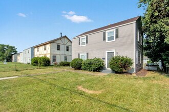 1045 S James Rd in Columbus, OH - Foto de edificio - Building Photo