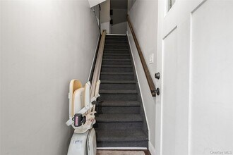 39 Bay Shore Ave in Bay Shore, NY - Foto de edificio - Building Photo