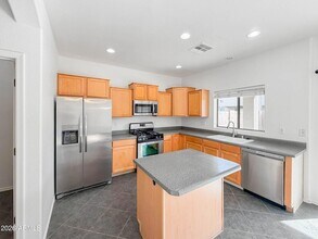 1009 E Iris Dr in Chandler, AZ - Foto de edificio - Building Photo