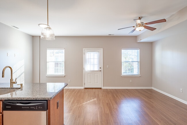 Hunt Club Circle Townhomes in East Amherst, NY - Building Photo - Interior Photo