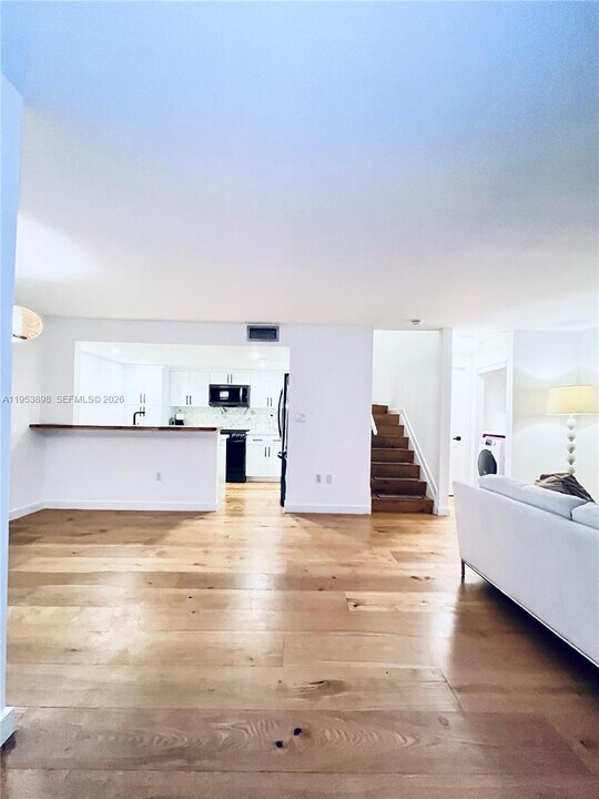 6855 SW 45th Ln in Miami, FL - Building Photo