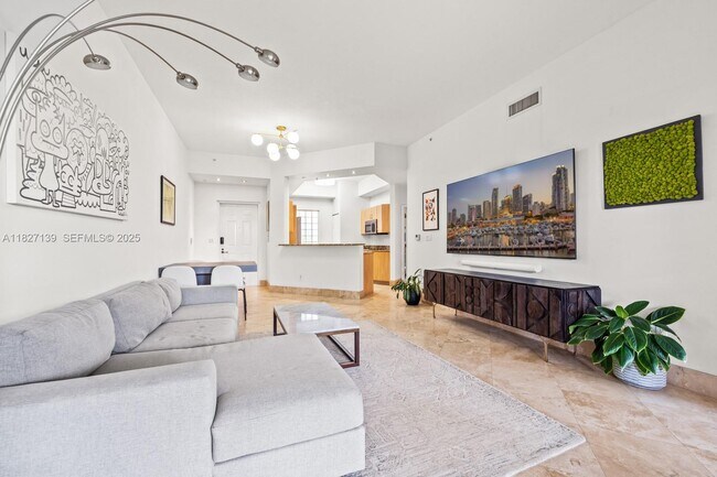 100 Meridian Ave in Miami Beach, FL - Building Photo - Building Photo