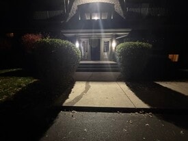 154 E Bailey Rd in Naperville, IL - Building Photo