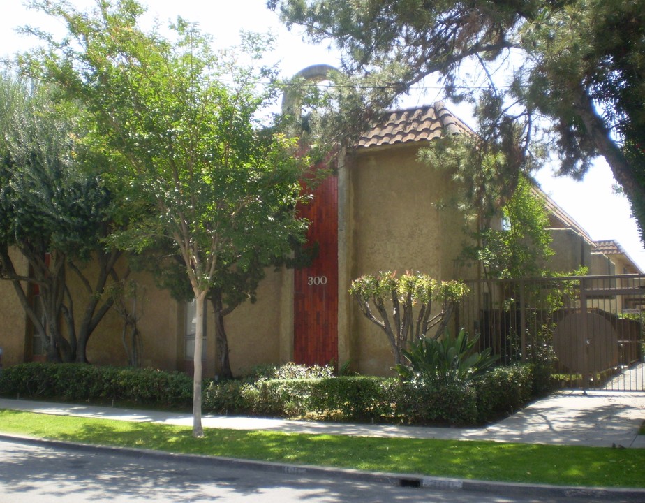 La Condesa Apartments in Alhambra, CA - Foto de edificio