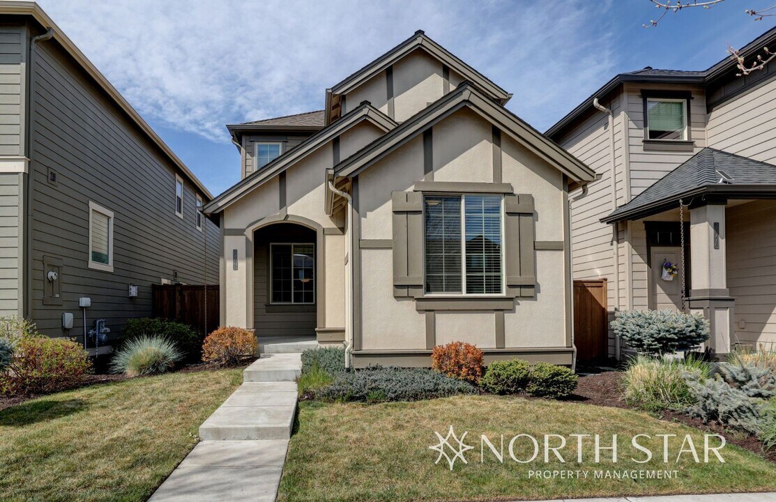 20772 Boulderfield Ave in Bend, OR - Foto de edificio