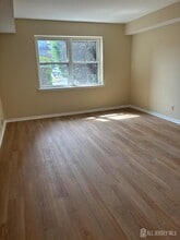 101 Woodbridge Terrace in Woodbridge Township, NJ - Building Photo - Building Photo