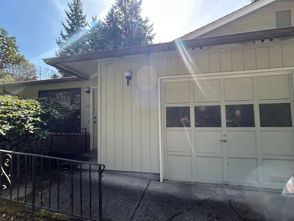 5108 54th St W in University Place, WA - Building Photo