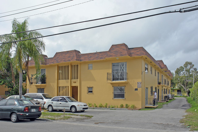 1008 NW 45th Ave in Miami, FL - Building Photo - Building Photo