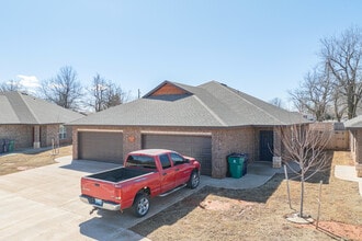 7625 Wildflower Way in Oklahoma City, OK - Building Photo - Building Photo