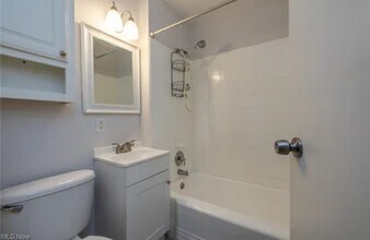 454 Grove Ave in Cuyahoga Falls, OH - Building Photo - Building Photo