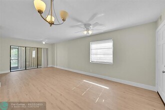 9150 NW 38th Dr in Coral Springs, FL - Foto de edificio - Building Photo