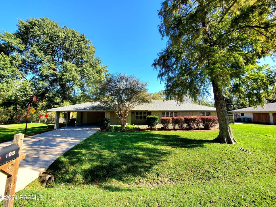 108 Harper Ave in Lafayette, LA - Foto de edificio