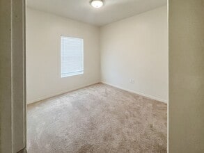 2319-2331 N Desert Willow Ln in Hobbs, NM - Building Photo - Building Photo