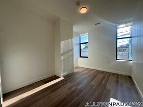 1079 Commonwealth Ave in Boston, MA - Building Photo - Building Photo