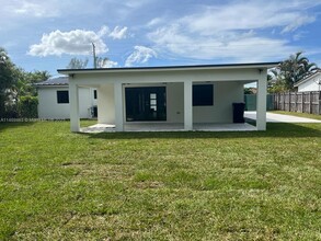 935 SW 94th Ave in Miami, FL - Building Photo - Building Photo