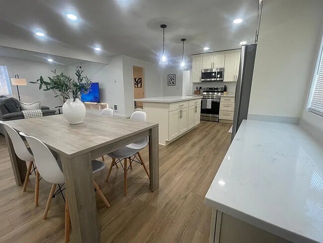 3730 SW 99th St in Seattle, WA - Building Photo - Building Photo