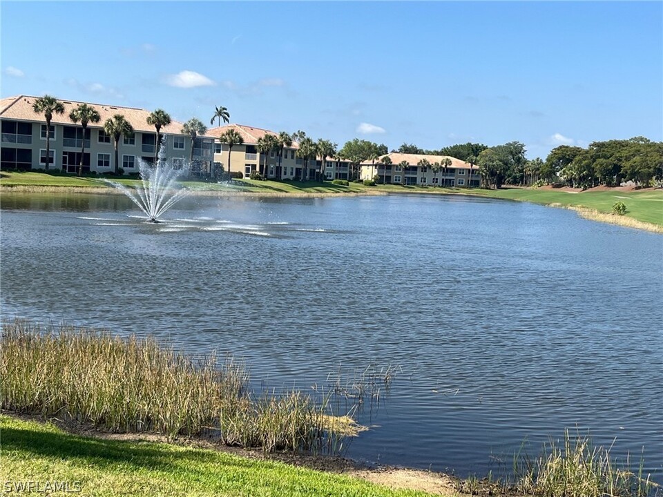 2385 Harmony Ln in Naples, FL - Foto de edificio