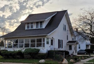 304 Ecorse Rd in Ypsilanti, MI - Building Photo