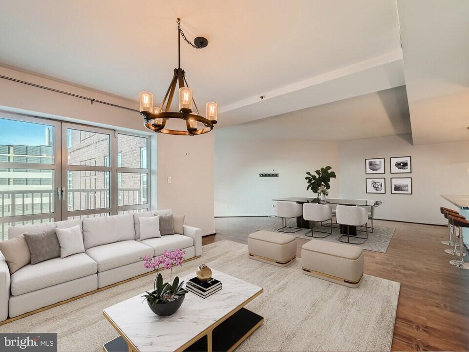250 President St in Baltimore, MD - Building Photo