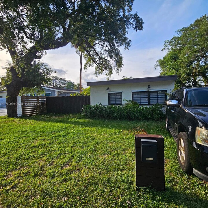 1425 SW 33rd Ct in Fort Lauderdale, FL - Building Photo