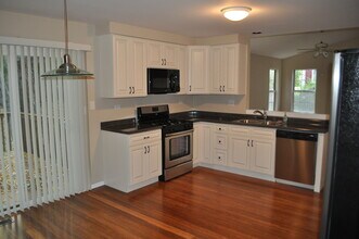 15 Whispering Dr in Streamwood, IL - Building Photo - Building Photo