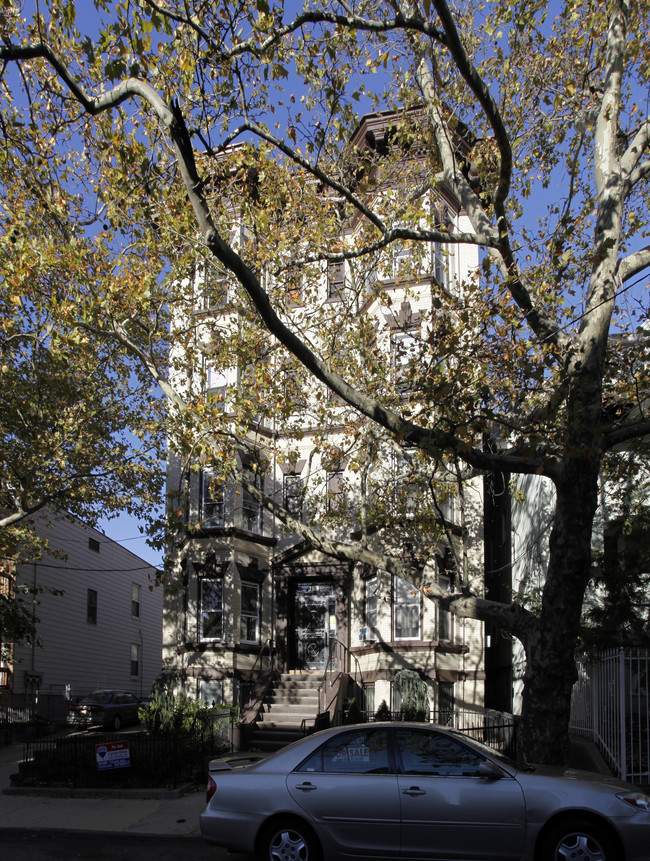 162 Fairview Ave in Jersey City, NJ - Foto de edificio - Building Photo