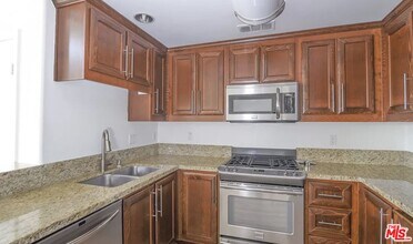 11925 Kling St in Los Angeles, CA - Building Photo - Building Photo