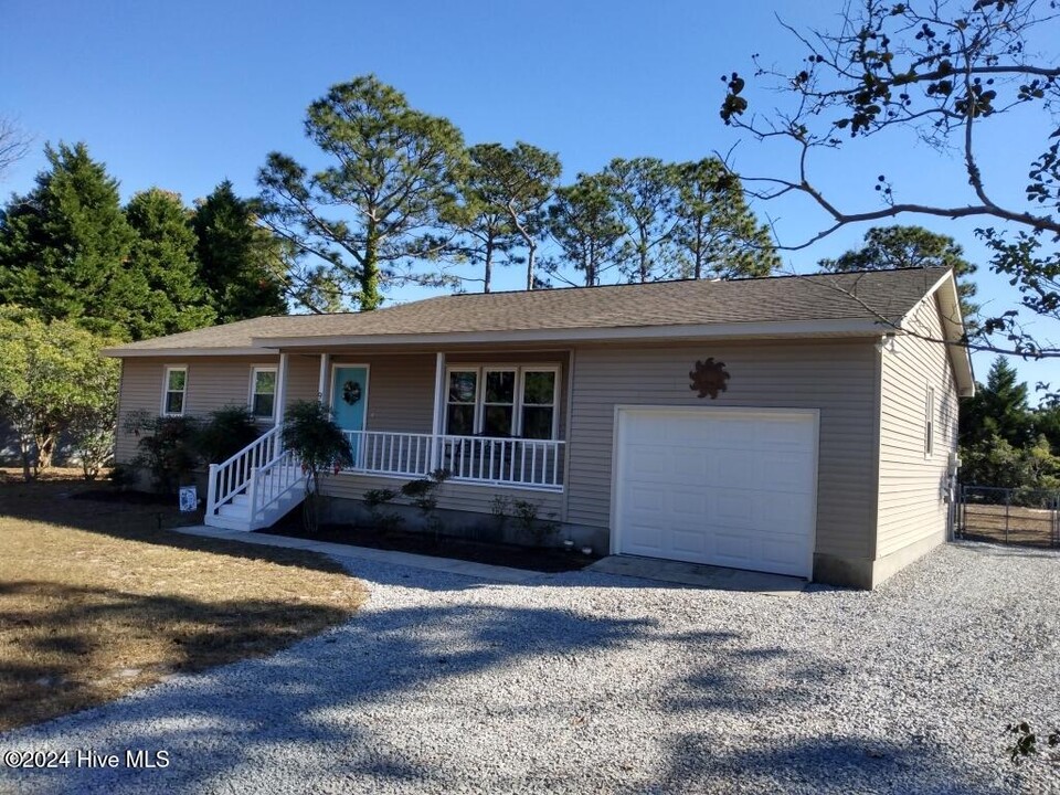 990 Palmetto Rd in Southport, NC - Building Photo