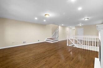 12 Liberty Ct. in Secaucus, NJ - Foto de edificio - Building Photo