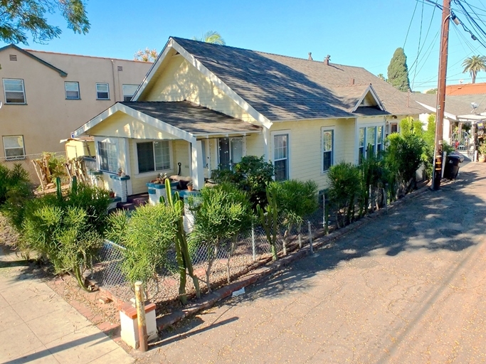 719 E 5th St in Long Beach, CA - Building Photo