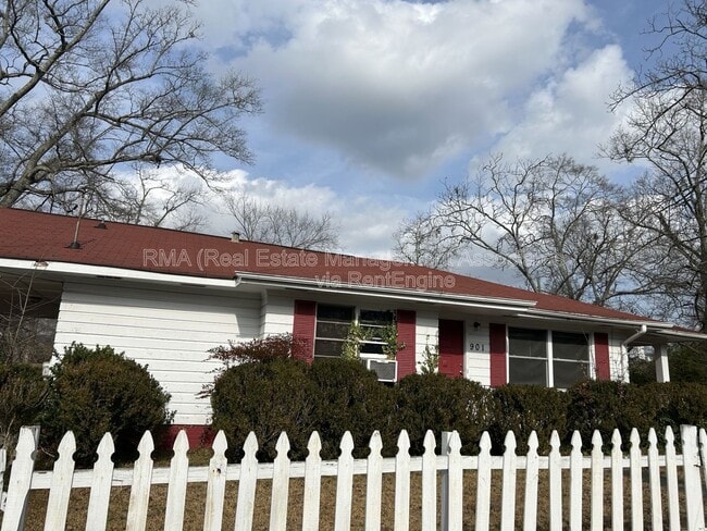 property at 901 Ray St