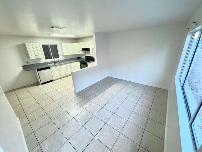7309 Central Ave, Unit D in Lemon Grove, CA - Building Photo - Building Photo