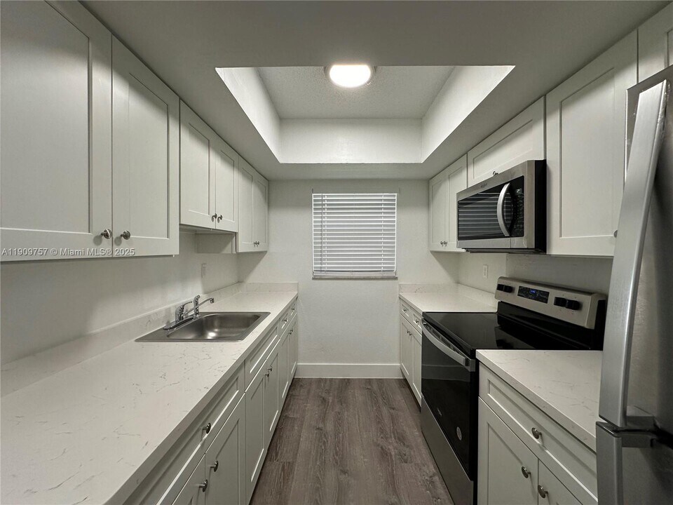 3616 NE 11th Ave in Oakland Park, FL - Building Photo