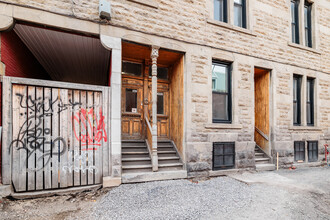 4232 Saint-Antoine Rue O in Montréal, QC - Building Photo - Building Photo