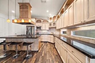 4250 Drake St in Houston, TX - Building Photo - Building Photo